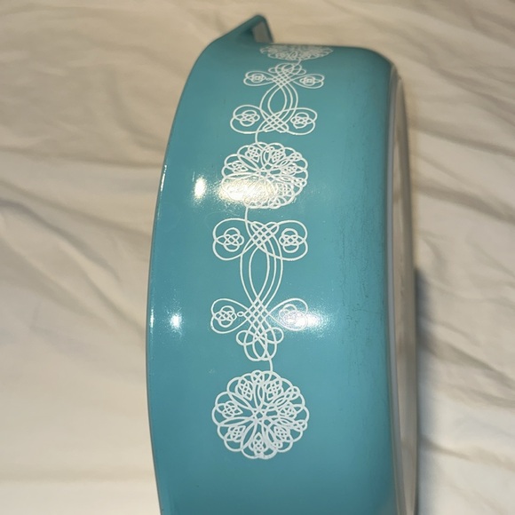 Vintage Pyrex Lace Medallion 2 1/2 Quart Casserole - Picture 11 of 16